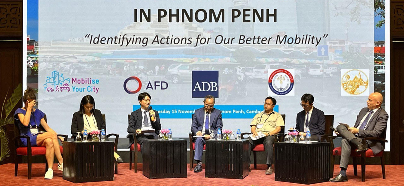 Mr. Owada, Deputy General Manager of Transport Planning & ICT Department,  participated as a speaker at the Phnom Penh Urban Transportation Seminar